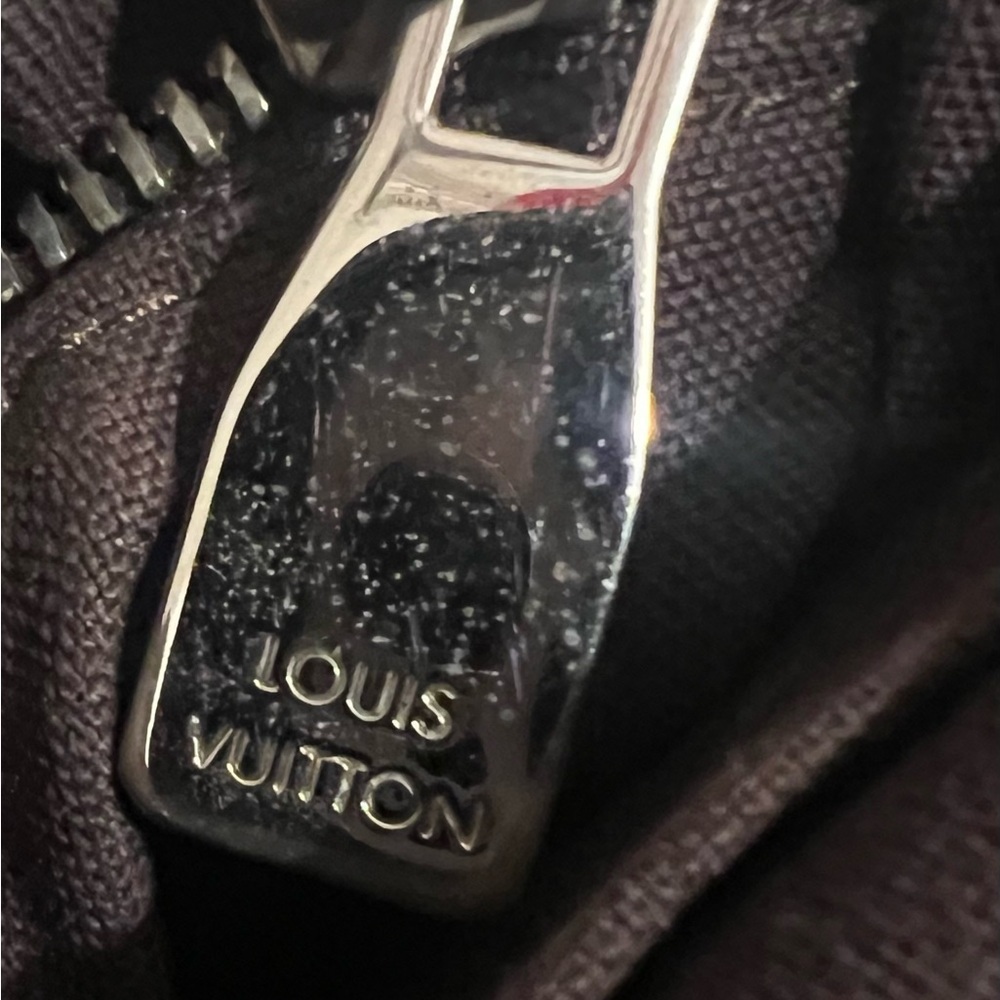 Louis Vuitton Taiga Milo Glacier Messenger Bag - Picture 12 of 16